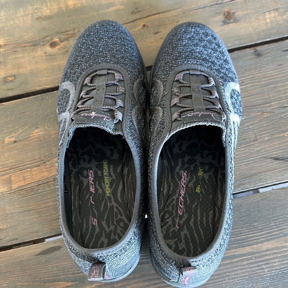 Skechers Bungee Gray Slip Ons - Picture 3 of 7